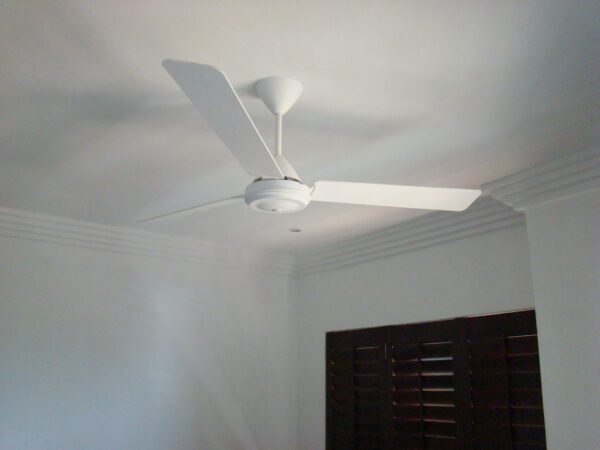 Solent Motor High Breeze White, Blades Wood 3 x 1200mm White